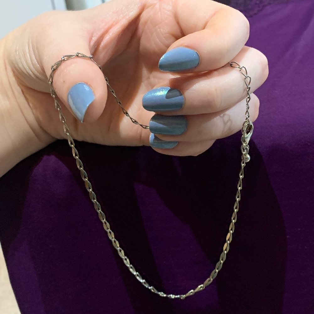 🥶 5/$18 - Dainty Gold Tone Choker - Picture 3 of 4